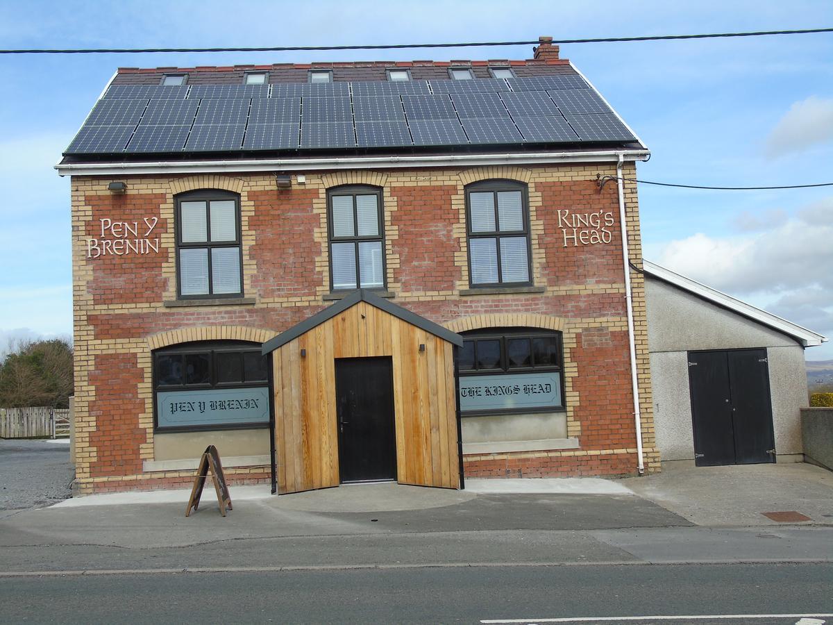 Hotel Kings Head à Capel Hendre Extérieur photo