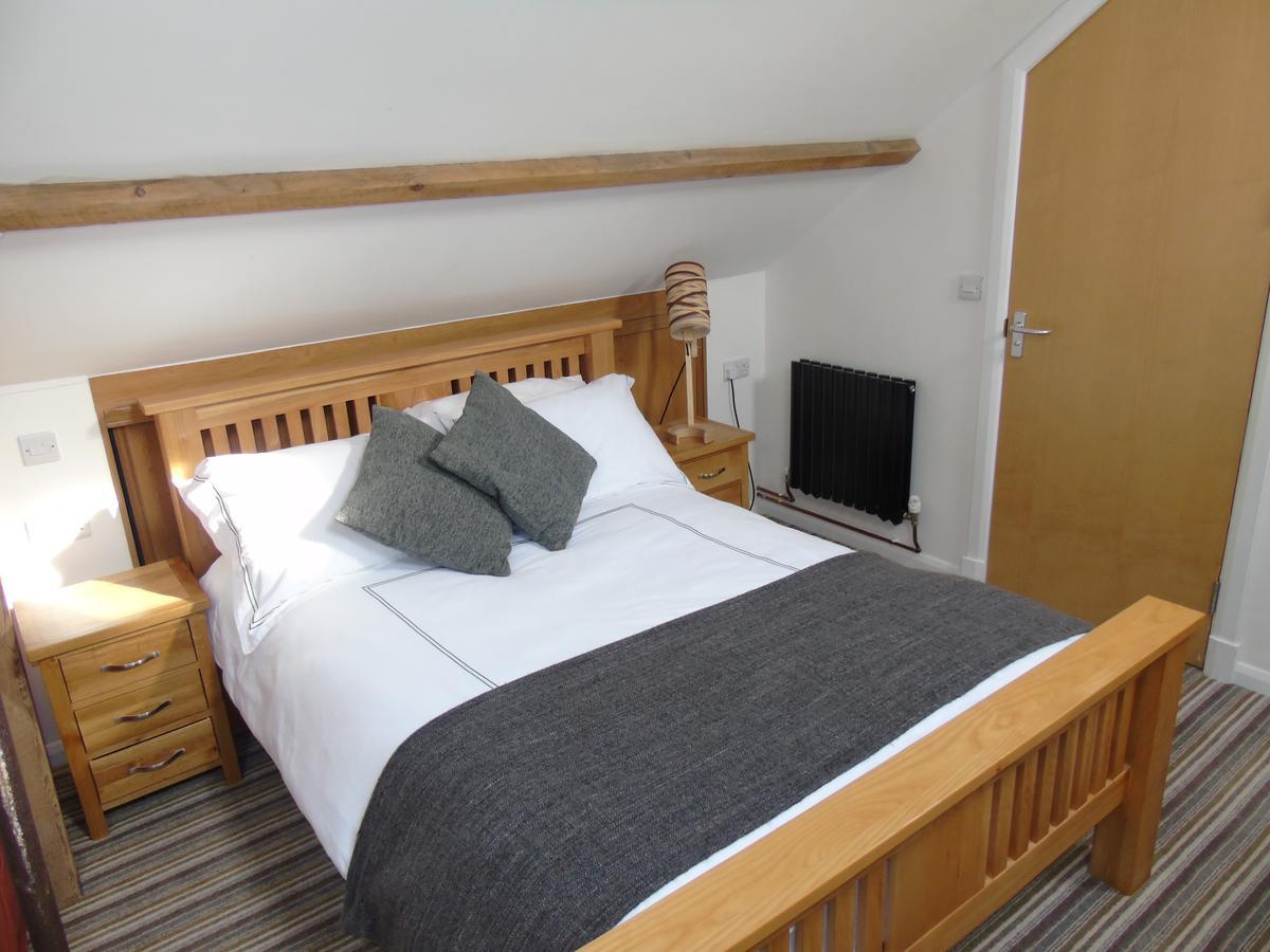 Hotel Kings Head à Capel Hendre Extérieur photo