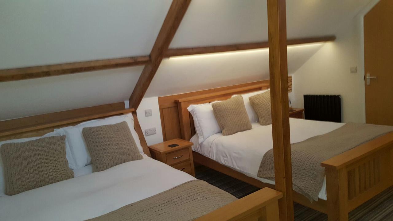 Hotel Kings Head à Capel Hendre Extérieur photo